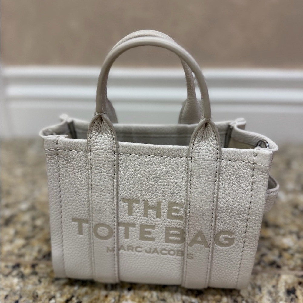 Marc Jacobs Women's Mini White Tote Bag. Brand new!